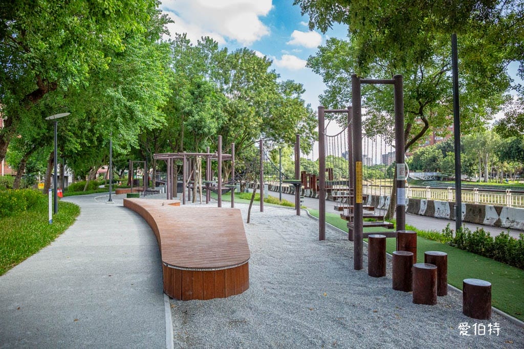 桃園親子景點｜南崁溪第一河濱公園，跳跳雲彈跳床、森林挑戰區