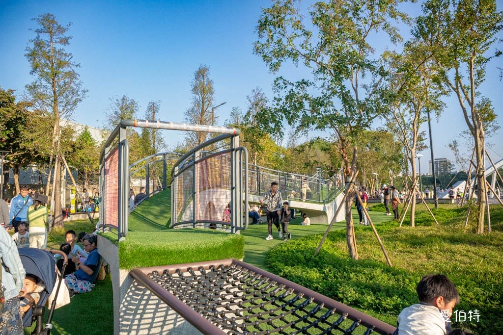 桃園親子景點｜南崁溪第一河濱公園，跳跳雲彈跳床、森林挑戰區