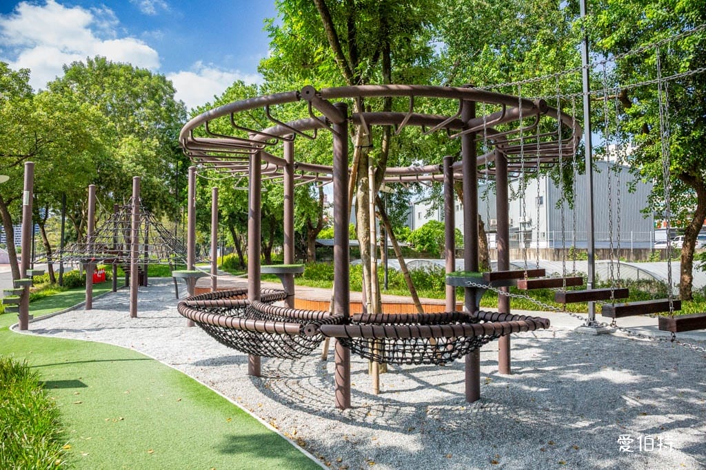 桃園親子景點｜南崁溪第一河濱公園，跳跳雲彈跳床、森林挑戰區
