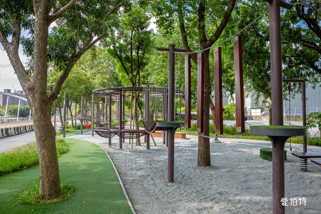 桃園親子景點｜南崁溪第一河濱公園，跳跳雲彈跳床、森林挑戰區