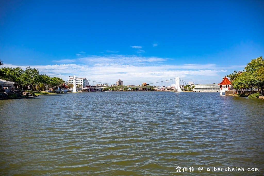 桃園龍潭大池｜斜張式光雕吊橋、南天宮