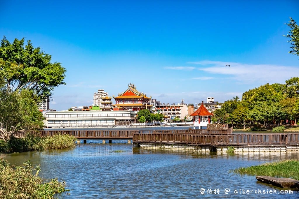 桃園龍潭大池｜斜張式光雕吊橋、南天宮