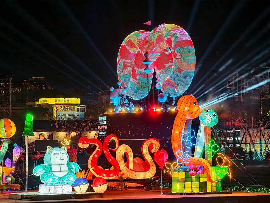 2025台灣燈會在桃園｜小提燈哪領？巨大卡比獸，皮卡丘 @愛伯特