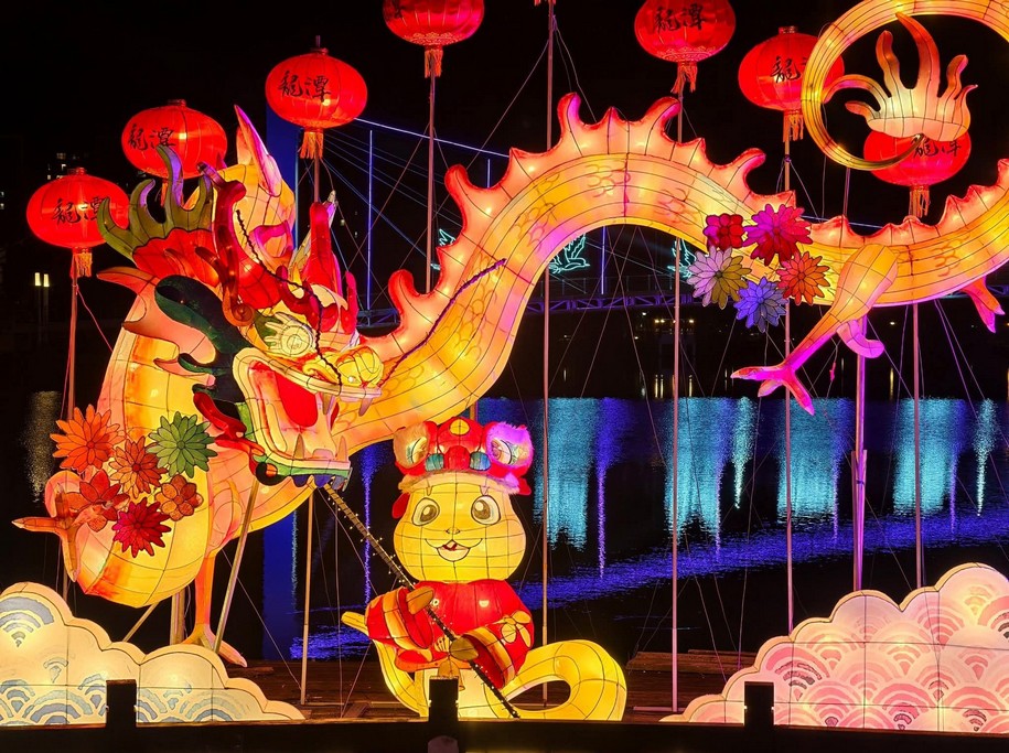 桃園龍潭大池｜斜張式光雕吊橋、南天宮 @愛伯特