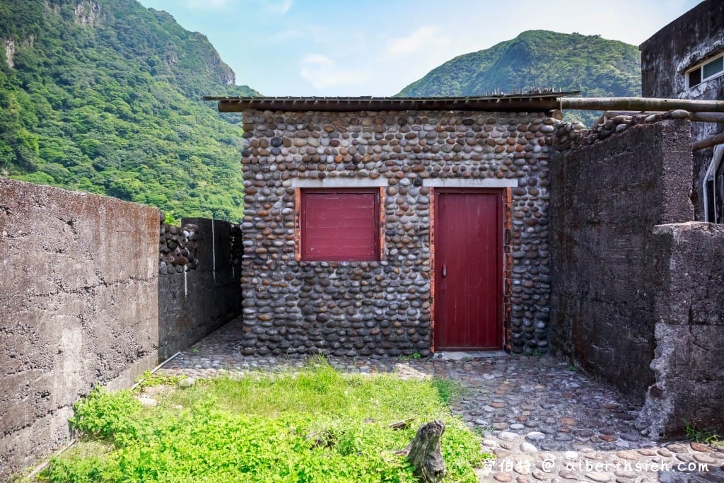宜蘭龜山島登島賞鯨推薦｜優惠票、牛奶湖、龜山八景、島孤人不孤