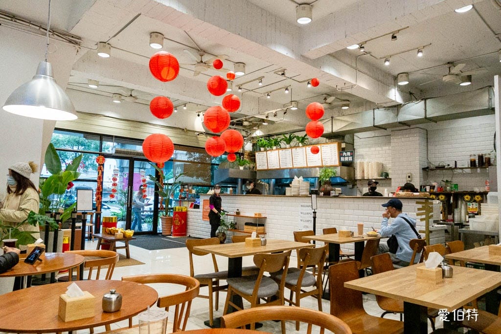 桃園龜山牛角坡早餐｜炒麵加肉排加獨門辣醬必點，華亞科學園區