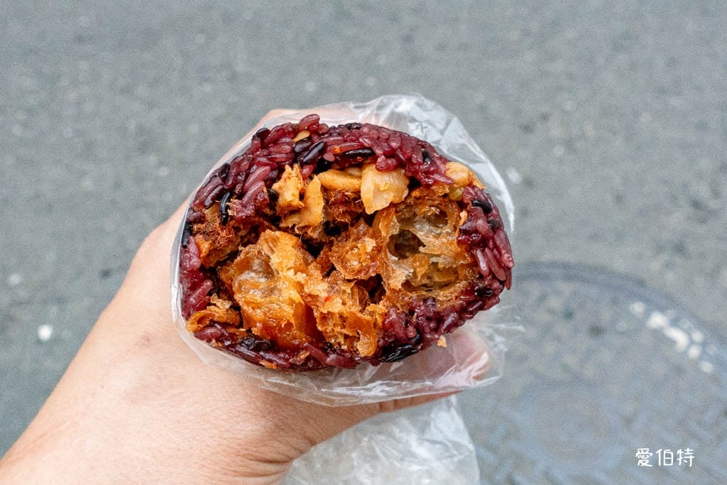阿婆飯糰｜桃園南門市場早餐推薦，紫米飯團必點，油條超酥脆