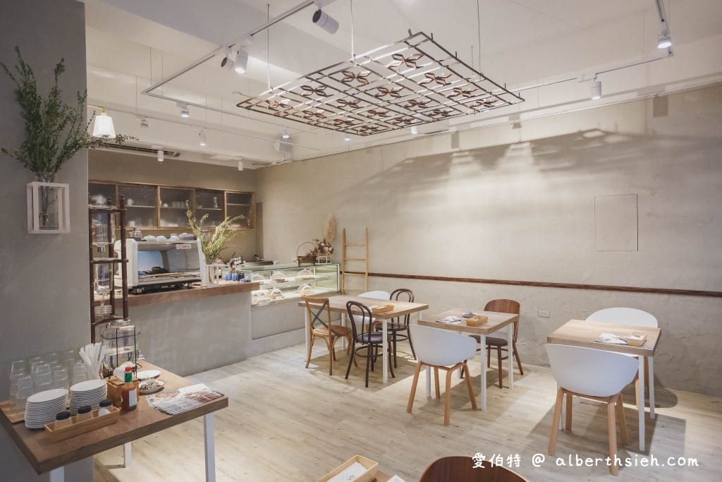 中壢龍岡咖啡廳｜旅人咖啡館，森林公園旁超 Chill 早午餐推薦