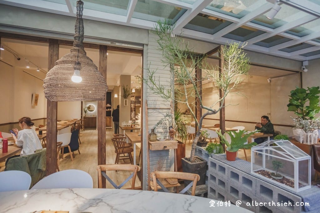 中壢龍岡咖啡廳｜旅人咖啡館，森林公園旁超 Chill 早午餐推薦