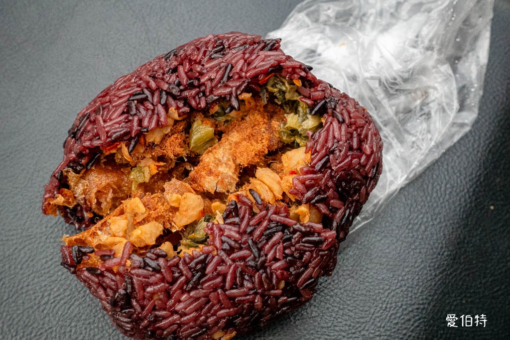 阿婆飯糰｜桃園南門市場早餐推薦，紫米飯團必點，油條超酥脆 @愛伯特