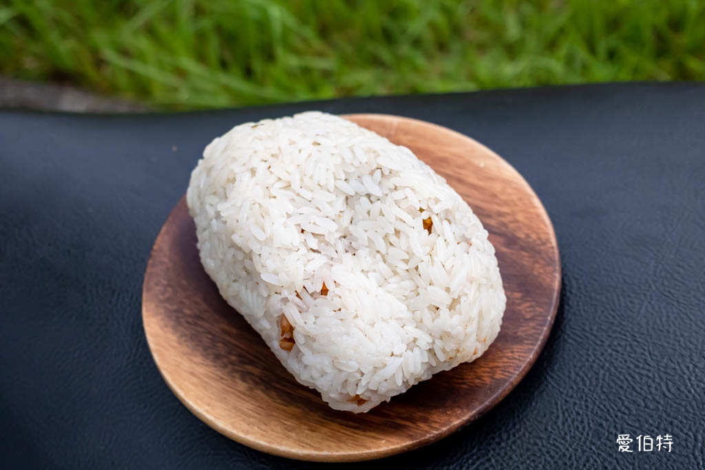 阿婆飯糰｜桃園南門市場早餐推薦，紫米飯團必點，油條超酥脆 @愛伯特