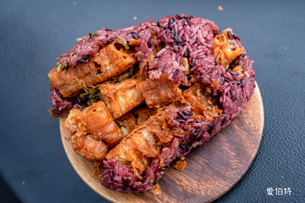 阿婆飯糰｜桃園南門市場早餐推薦，紫米飯團必點，油條超酥脆 @愛伯特