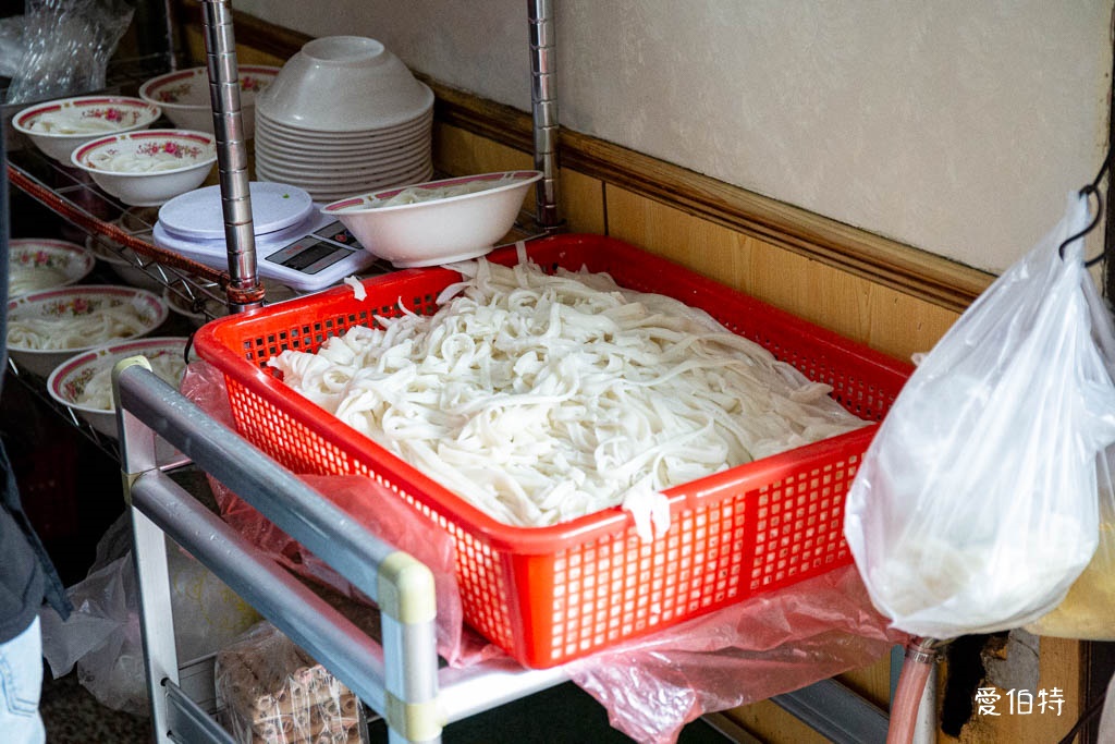 中壢忠貞市場大鬍子米干|在地人激推雙蛋加辣,排隊早餐推薦 @愛伯特