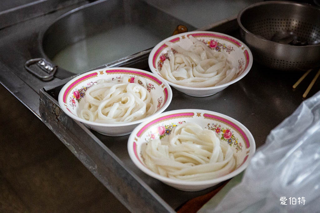 中壢忠貞市場大鬍子米干|在地人激推雙蛋加辣,排隊早餐推薦 @愛伯特