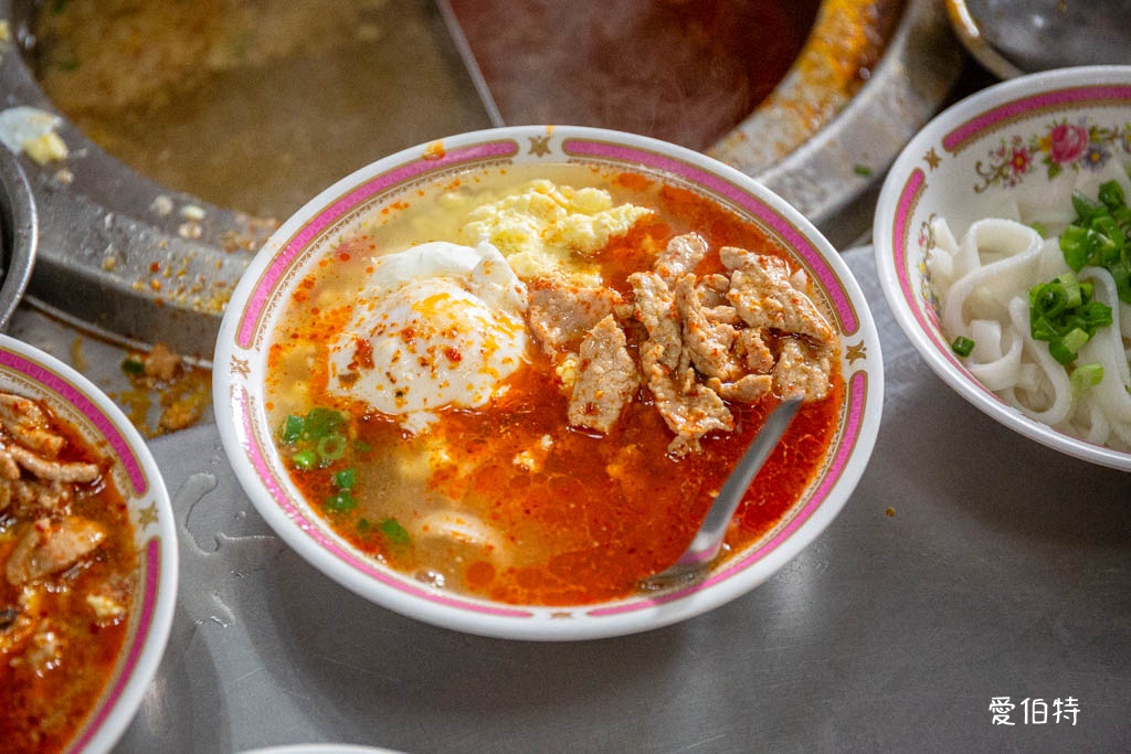 中壢忠貞市場大鬍子米干|在地人激推雙蛋加辣,排隊早餐推薦 @愛伯特