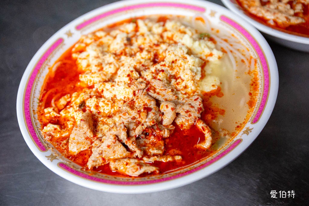 中壢忠貞市場大鬍子米干|在地人激推雙蛋加辣,排隊早餐推薦 @愛伯特