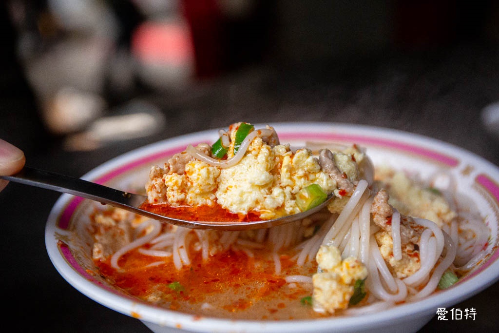 中壢忠貞市場大鬍子米干|在地人激推雙蛋加辣,排隊早餐推薦 @愛伯特