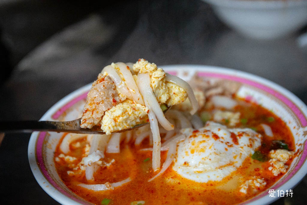 中壢忠貞市場大鬍子米干|在地人激推雙蛋加辣,排隊早餐推薦 @愛伯特
