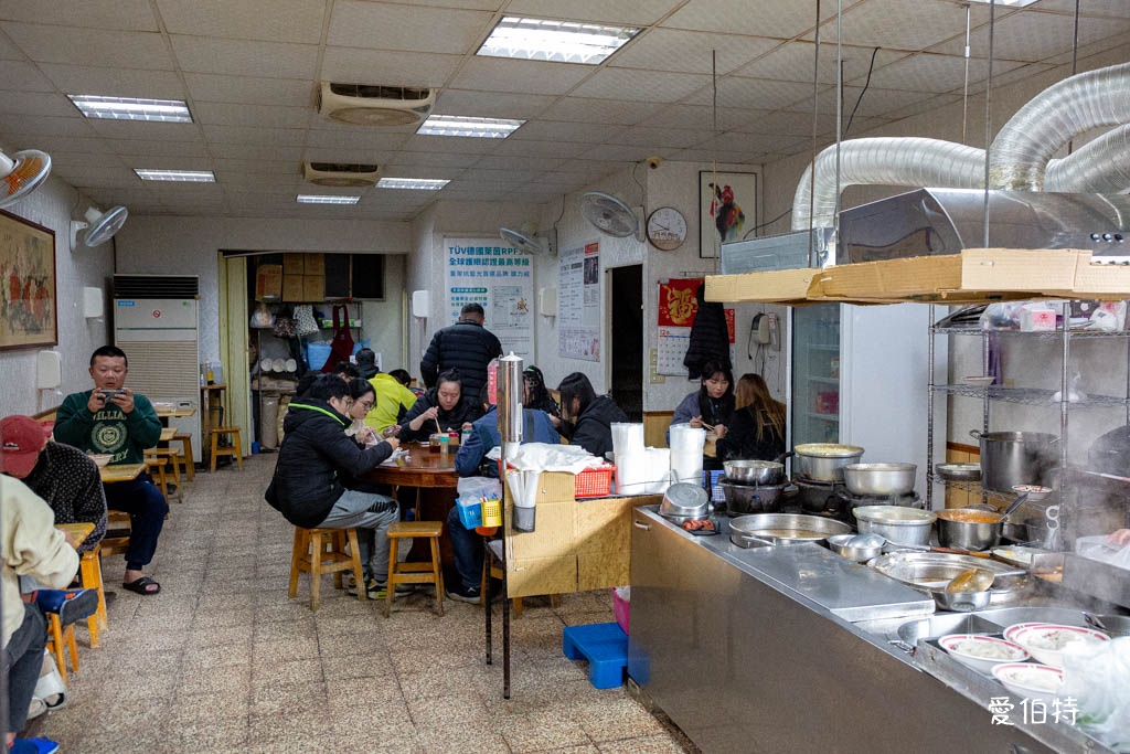 中壢忠貞市場大鬍子米干｜在地人激推雙蛋加辣，排隊早餐推薦 @愛伯特