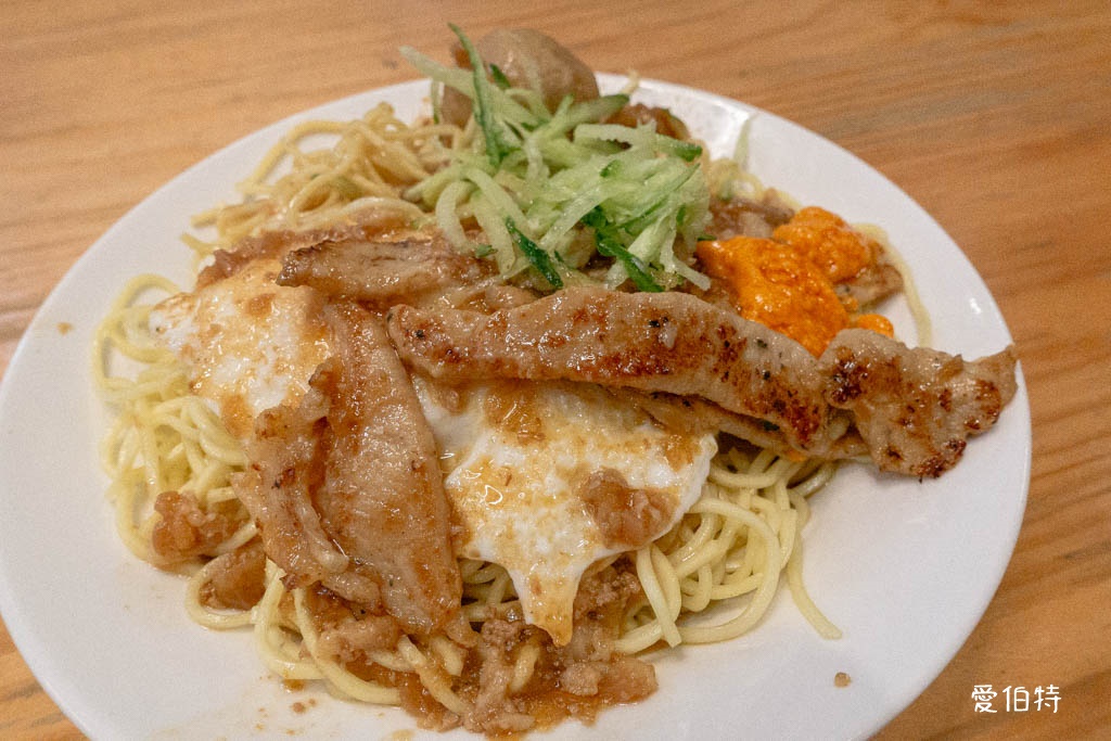 華亞園區龜山早餐推薦｜叉咪早午餐，炒麵加辣，福源花生厚片必點 @愛伯特