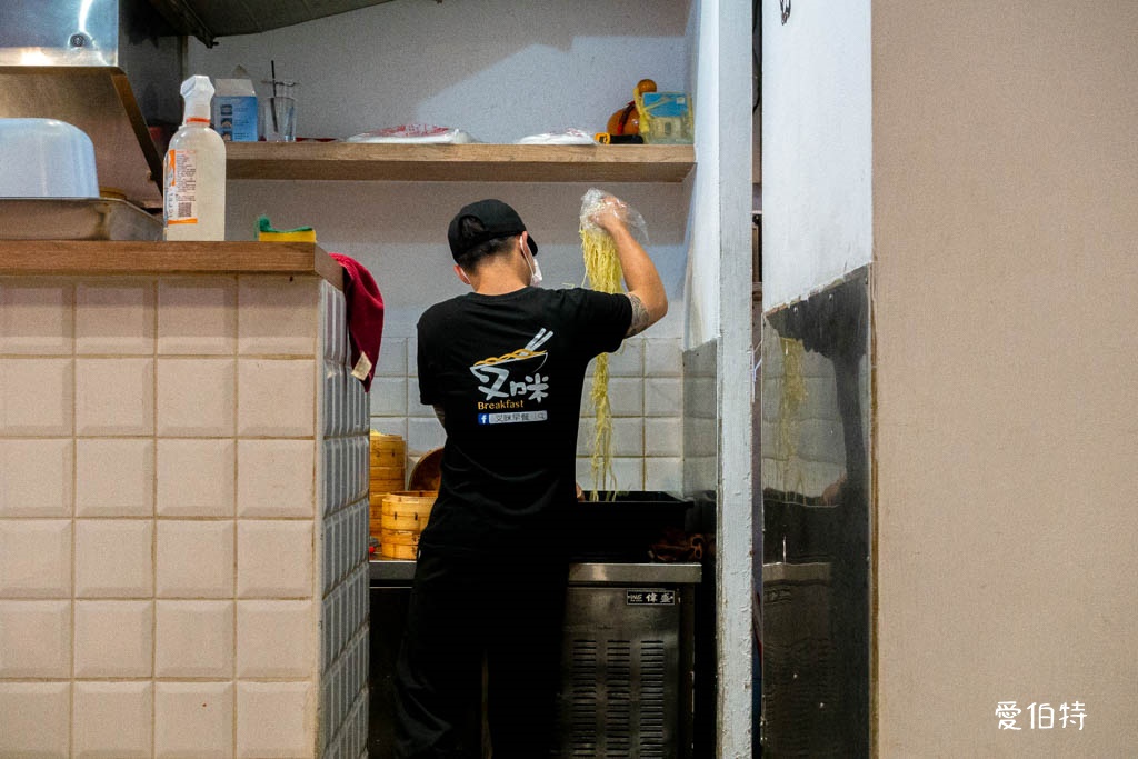 華亞園區龜山早餐推薦｜叉咪早午餐，炒麵加辣，福源花生厚片必點 @愛伯特