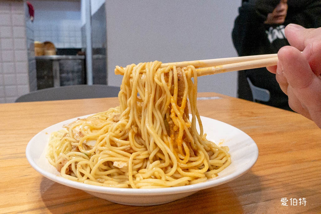 華亞園區龜山早餐推薦｜叉咪早午餐，炒麵加辣，福源花生厚片必點 @愛伯特
