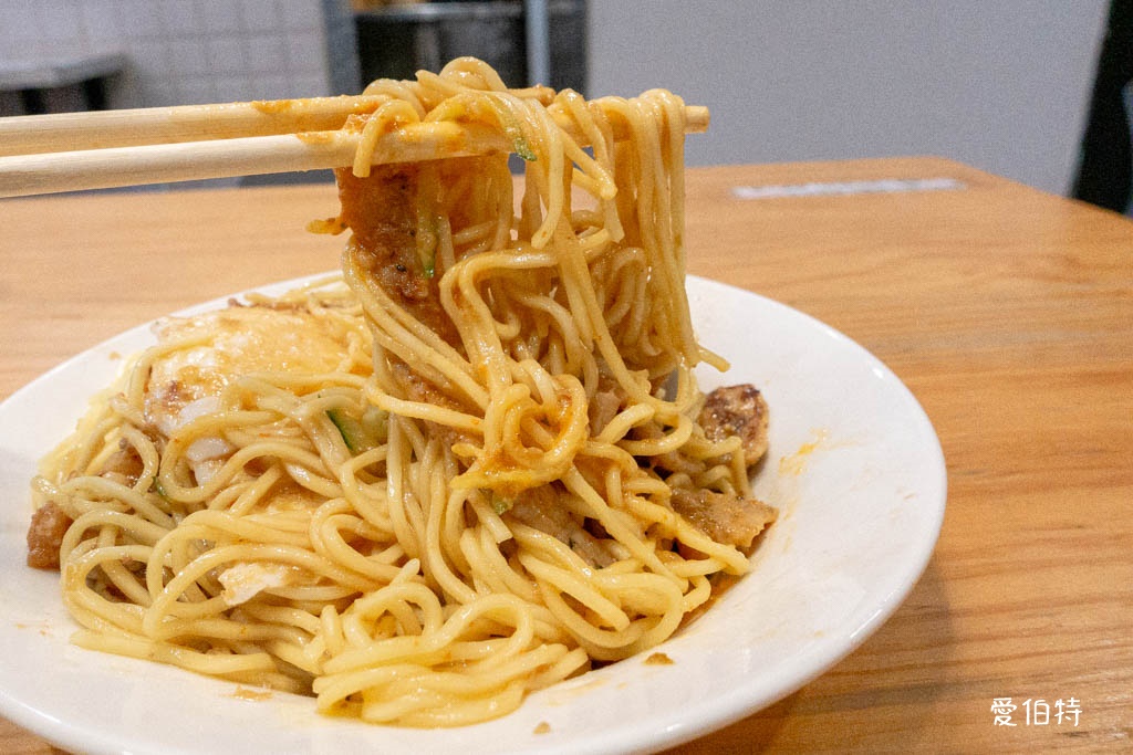 華亞園區龜山早餐推薦｜叉咪早午餐，炒麵加辣，福源花生厚片必點 @愛伯特