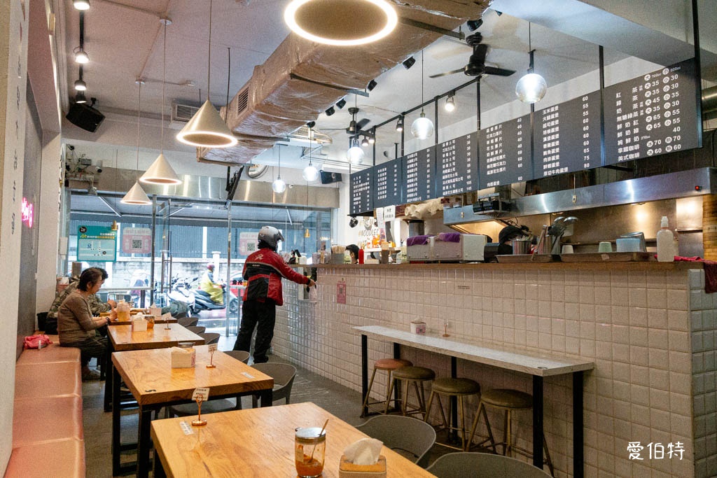 華亞園區龜山早餐推薦｜叉咪早午餐，炒麵加辣，福源花生厚片必點 @愛伯特