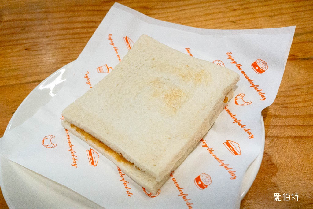 華亞園區龜山早餐推薦｜叉咪早午餐，炒麵加辣，福源花生厚片必點 @愛伯特