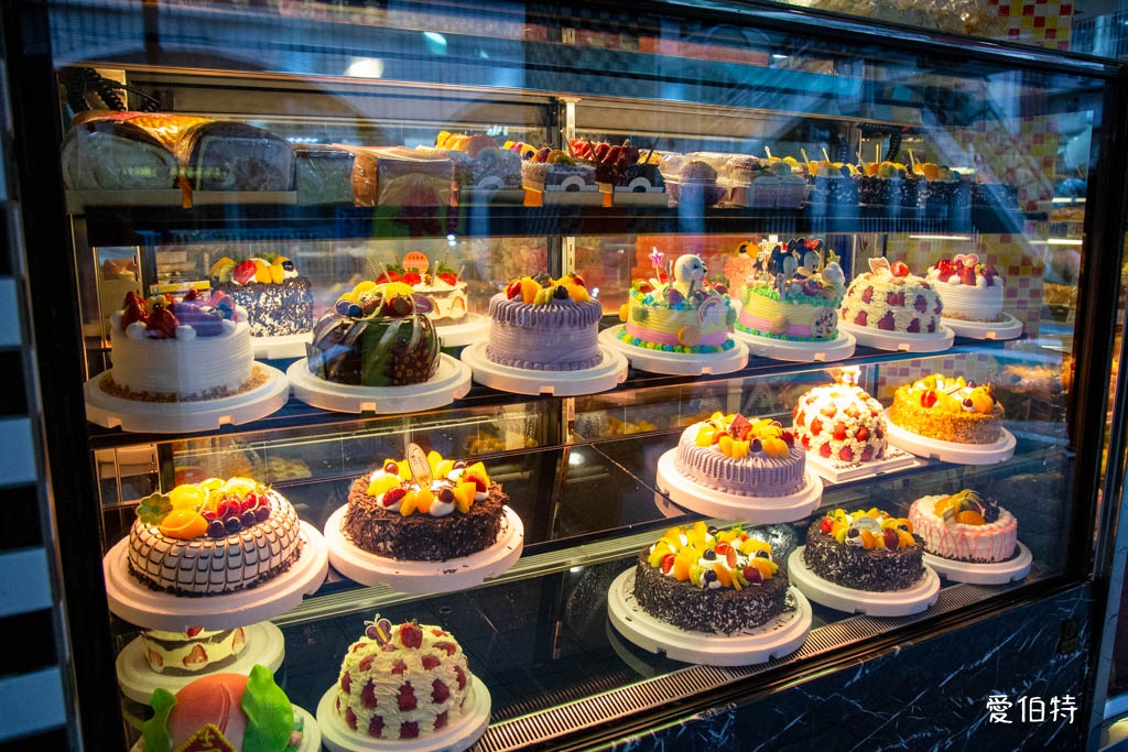 新北中和員山路｜宏宜烘焙坊，菠蘿蛋黃酥推薦，平價好吃不踩雷 @愛伯特