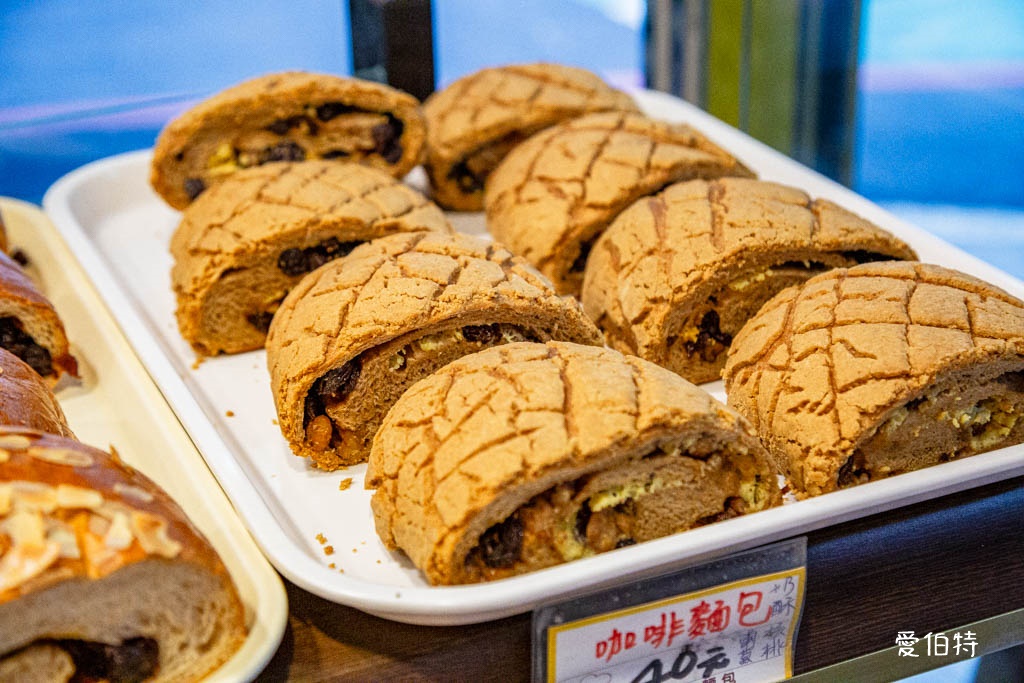 新北中和員山路｜宏宜烘焙坊，菠蘿蛋黃酥推薦，平價好吃不踩雷 @愛伯特