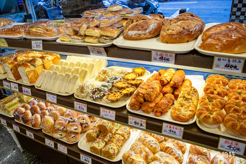 新北中和員山路｜宏宜烘焙坊，菠蘿蛋黃酥推薦，平價好吃不踩雷 @愛伯特