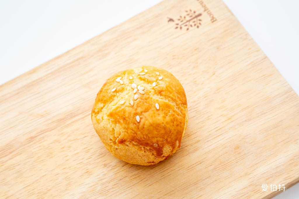 新北中和員山路｜宏宜烘焙坊，菠蘿蛋黃酥推薦，平價好吃不踩雷 @愛伯特