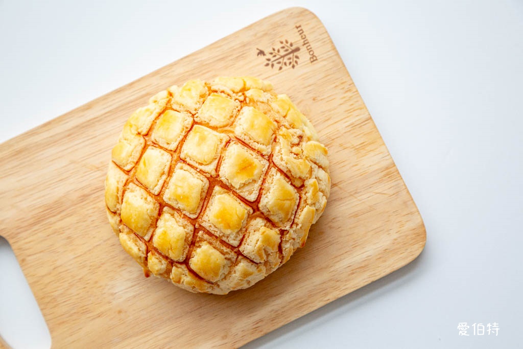 新北中和員山路｜宏宜烘焙坊，菠蘿蛋黃酥推薦，平價好吃不踩雷 @愛伯特