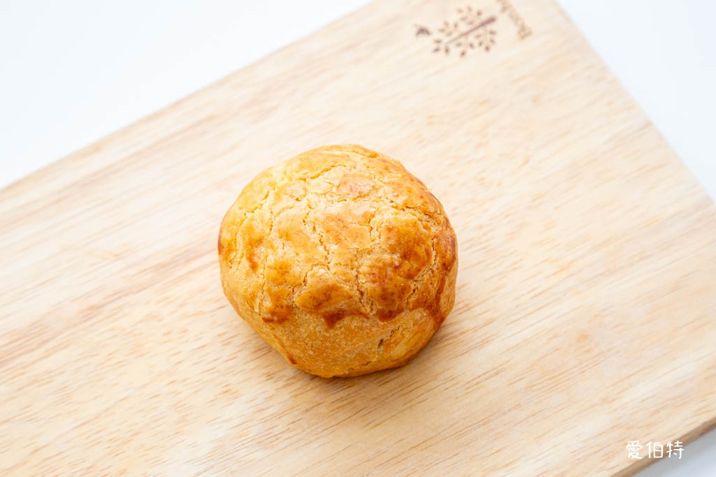 新北中和員山路｜宏宜烘焙坊，菠蘿蛋黃酥推薦，平價好吃不踩雷 @愛伯特