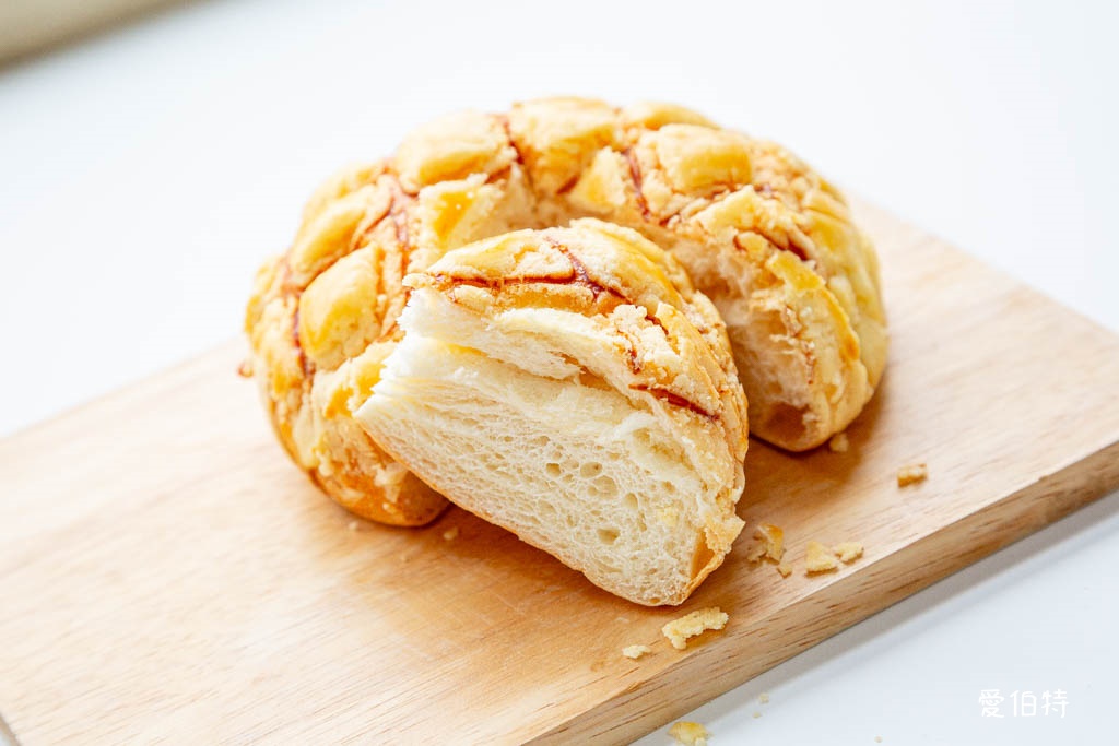 新北中和員山路｜宏宜烘焙坊，菠蘿蛋黃酥推薦，平價好吃不踩雷 @愛伯特
