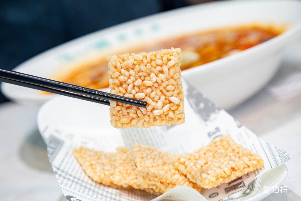 西門町美食｜狂一鍋酸菜魚-台北西門店，一口酸菜一口魚，酸辣得很自然，後韻回甘 @愛伯特