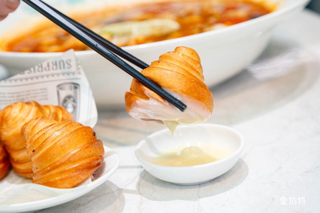 西門町美食|狂一鍋酸菜魚-台北西門店,一口酸菜一口魚,酸辣得很自然,後韻回甘 @愛伯特