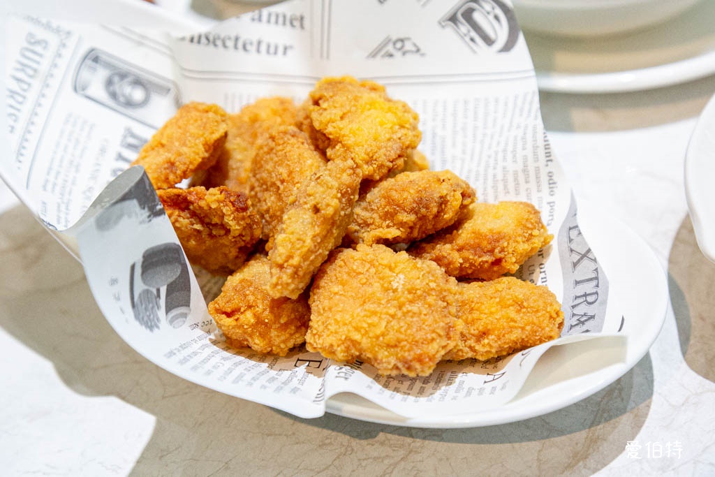 西門町美食｜狂一鍋酸菜魚-台北西門店，一口酸菜一口魚，酸辣得很自然，後韻回甘 @愛伯特