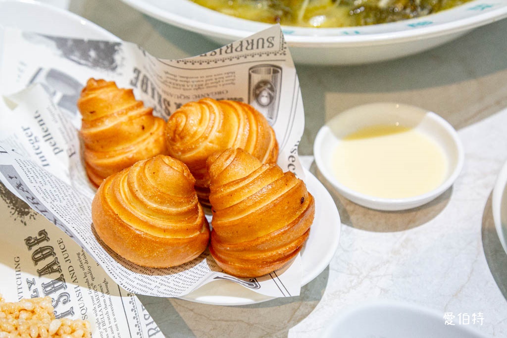 西門町美食|狂一鍋酸菜魚-台北西門店,一口酸菜一口魚,酸辣得很自然,後韻回甘 @愛伯特