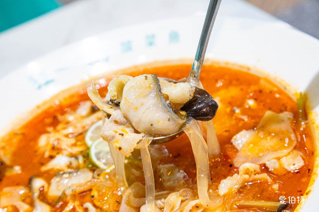 西門町美食|狂一鍋酸菜魚-台北西門店,一口酸菜一口魚,酸辣得很自然,後韻回甘 @愛伯特