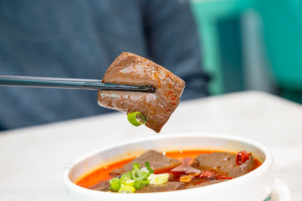 西門町美食|狂一鍋酸菜魚-台北西門店,一口酸菜一口魚,酸辣得很自然,後韻回甘 @愛伯特