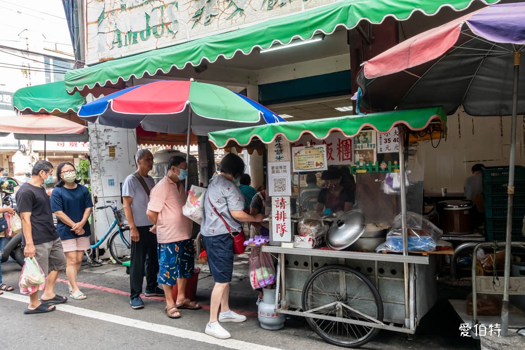 阿婆飯糰｜桃園南門市場早餐推薦，紫米飯團必點，油條超酥脆 @愛伯特