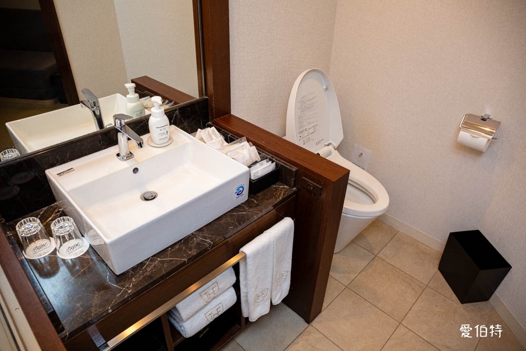 福岡住宿推薦｜福岡皇家花園飯店，博多站步行5分鐘行李寄放服務 @愛伯特