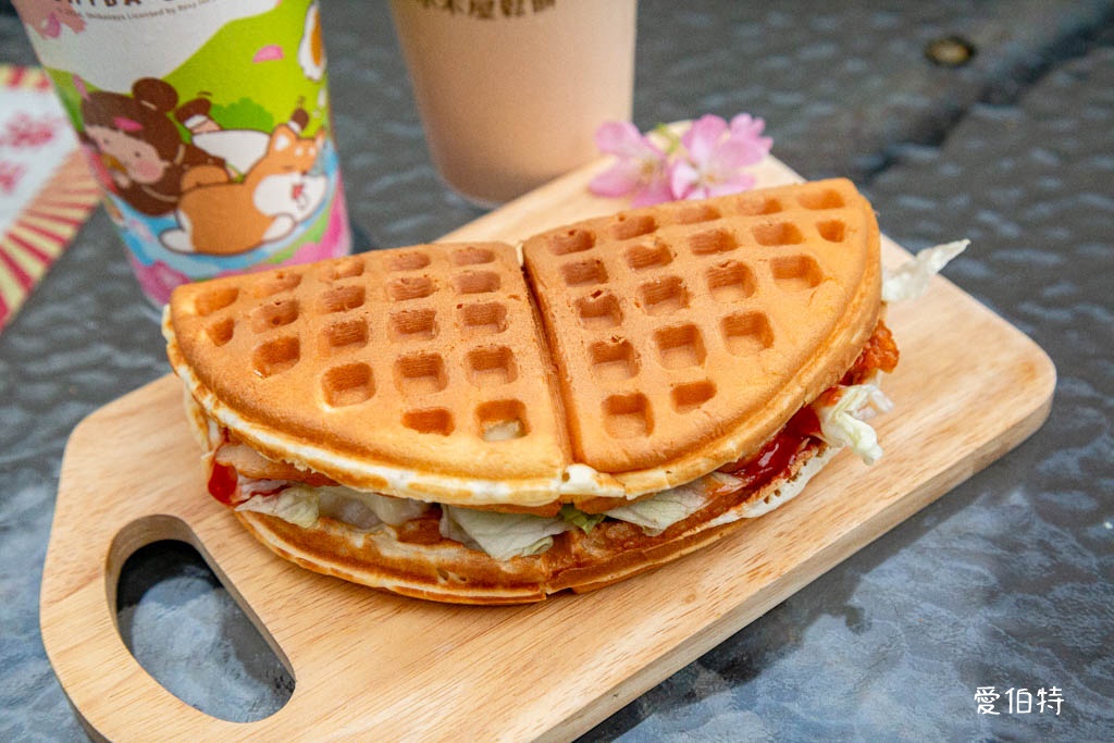 中壢小木屋鬆餅中央大學店|菜單,鹹甜鬆餅,炸物飲品都好吃 @愛伯特