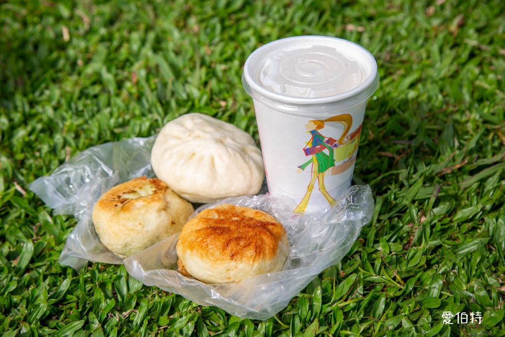 逸園水煎包｜桃園龍潭早餐推薦，麵皮微酥高麗菜跟韭菜口味都不錯 @愛伯特