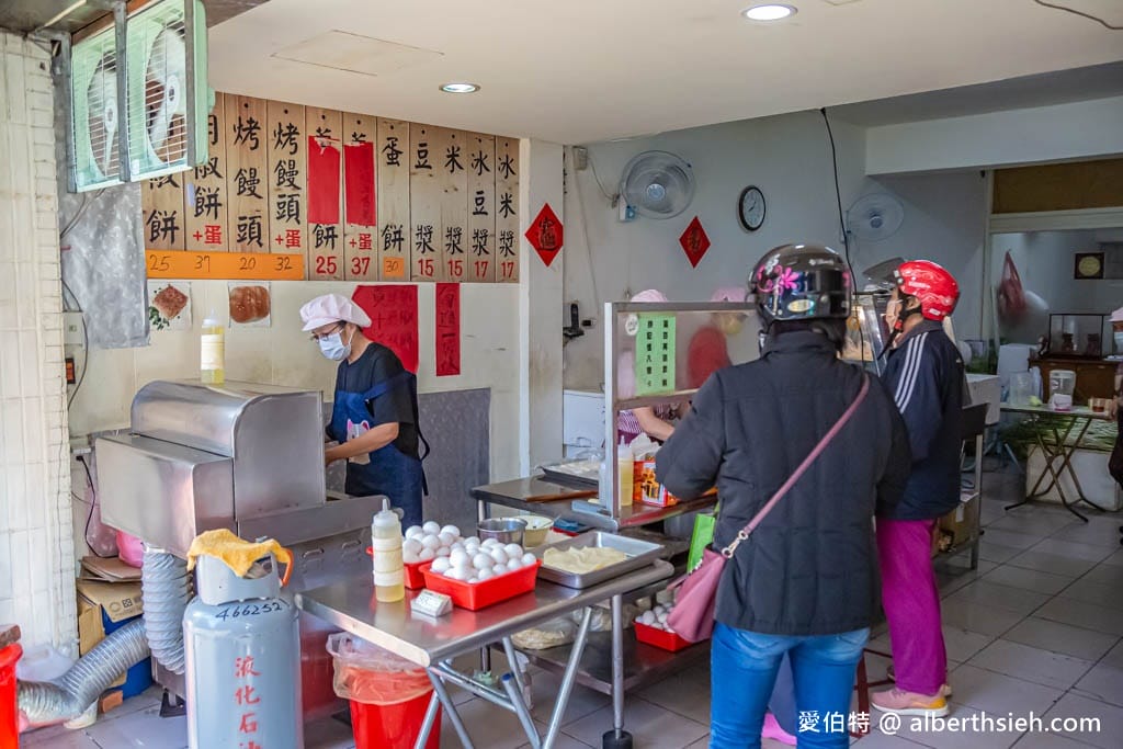 桃園八德永福西街早餐店｜胡椒餅、烤饅頭、手桿蛋餅都好吃
