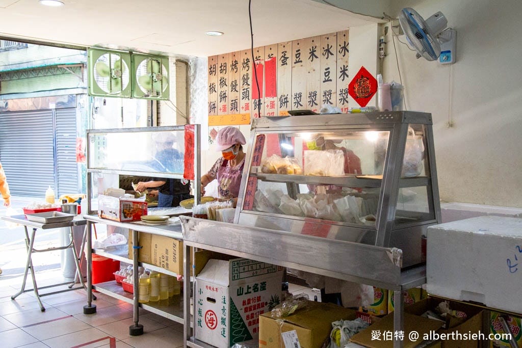 桃園八德永福西街早餐店｜胡椒餅、烤饅頭、手桿蛋餅都好吃
