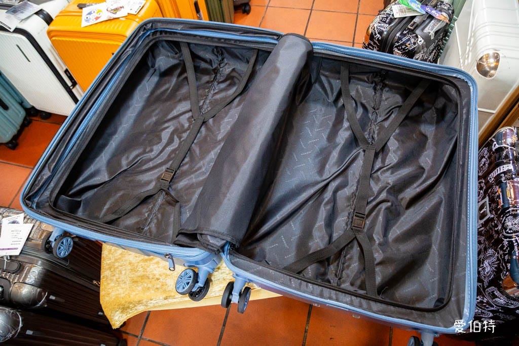 2025桃園龍潭加賀屋行李箱工廠直營特賣會｜登機箱990元起，一年保固，終身保修