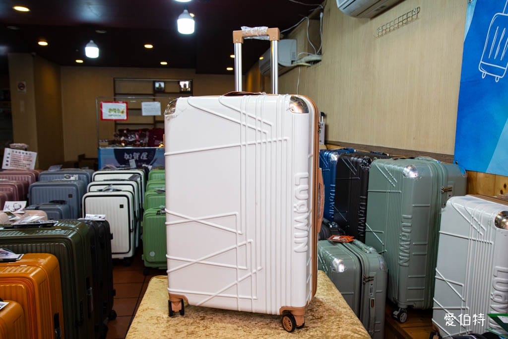 2025桃園龍潭加賀屋行李箱工廠直營特賣會｜登機箱990元起，一年保固，終身保修